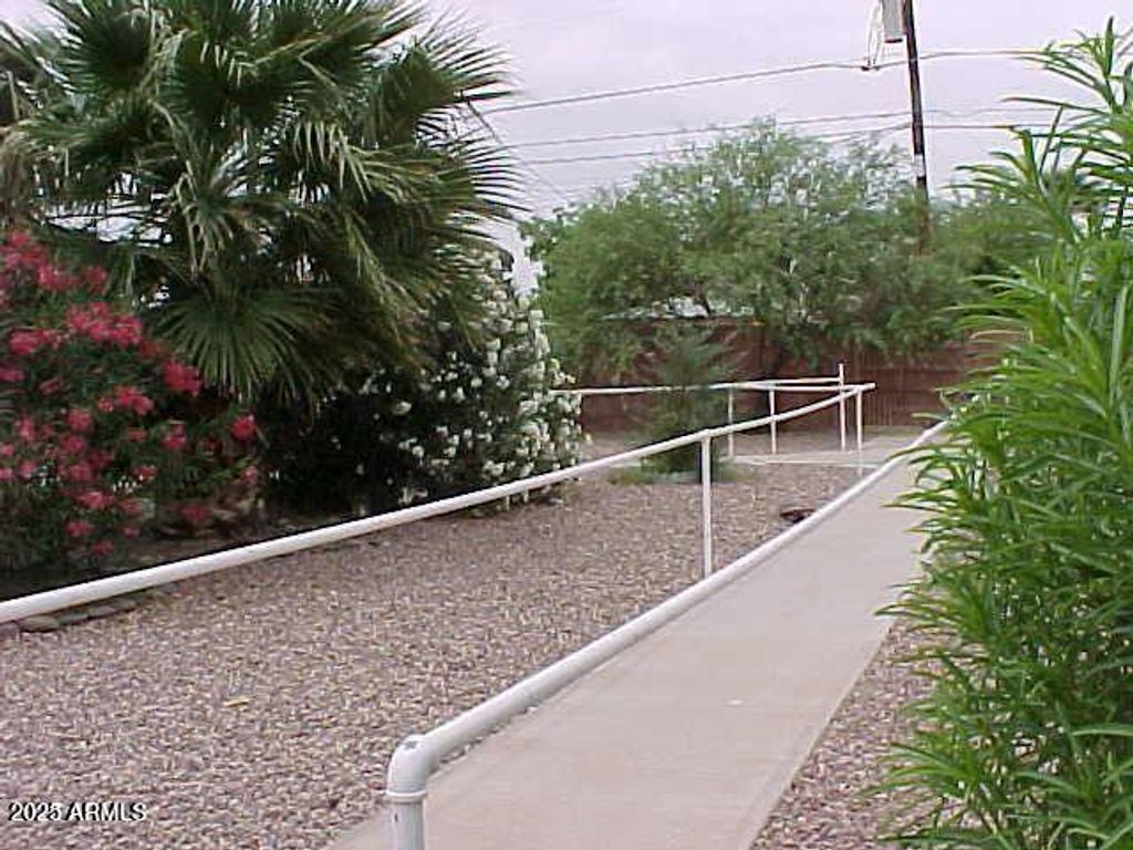 1301 N PARK Avenue, Casa Grande, AZ 85122 — photo 2