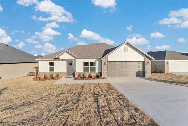 195 Tonya Loop, Huntsville, AR 72740