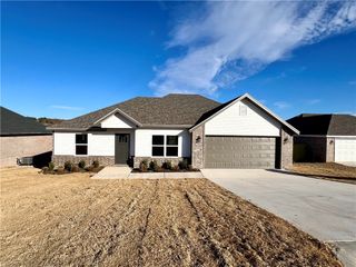 195 Tonya Loop, Huntsville, AR 72740