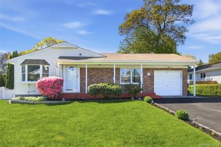 27 Calico Tree Road, Hauppauge, NY 11788