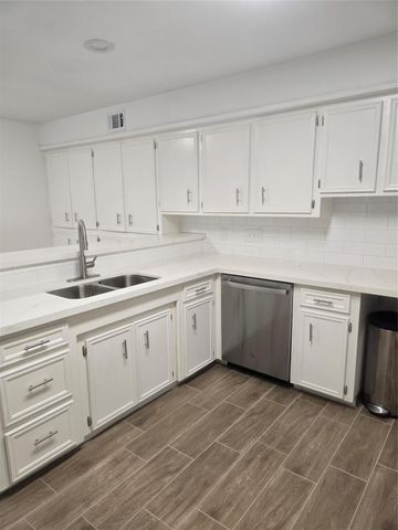 7622 Teal Run Drive, Houston, TX 77071
