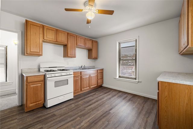 62 Maytide St, Carrick, PA 15227