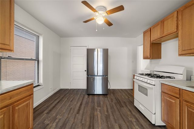 62 Maytide St, Carrick, PA 15227