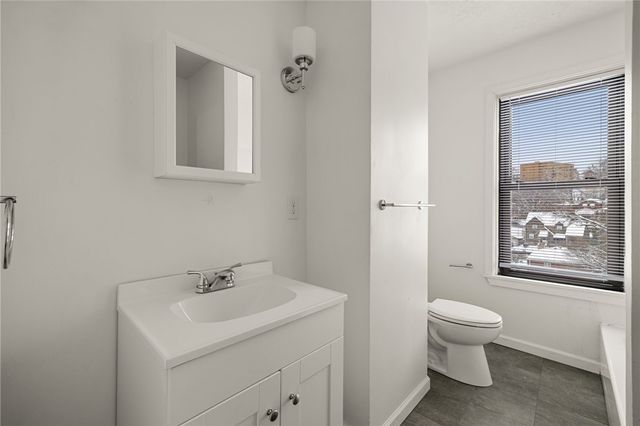 62 Maytide St, Carrick, PA 15227