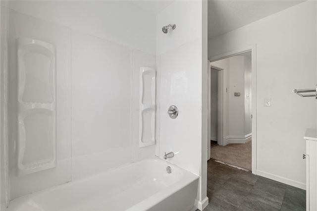 62 Maytide St, Carrick, PA 15227