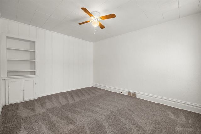 62 Maytide St, Carrick, PA 15227