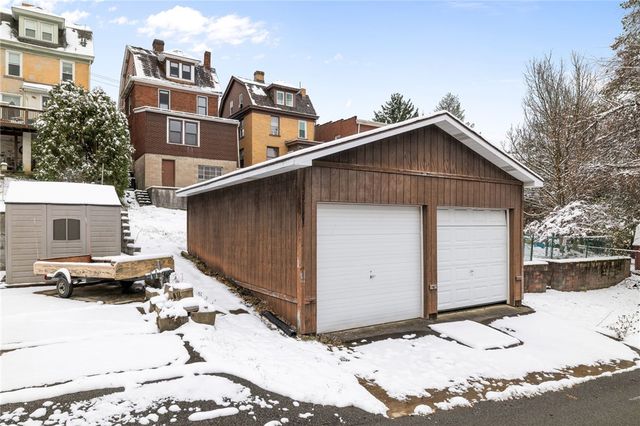 62 Maytide St, Carrick, PA 15227