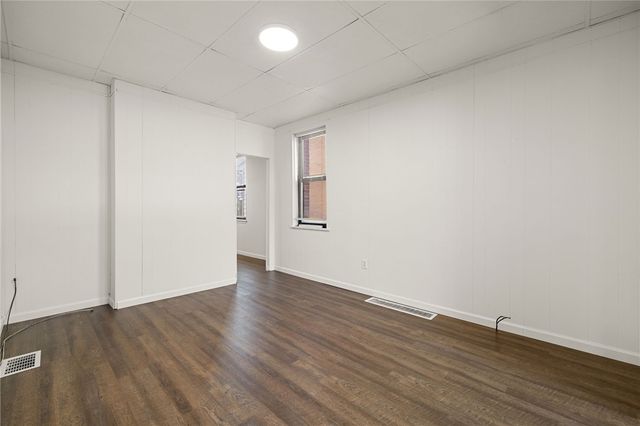 62 Maytide St, Carrick, PA 15227