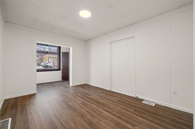 62 Maytide St, Carrick, PA 15227