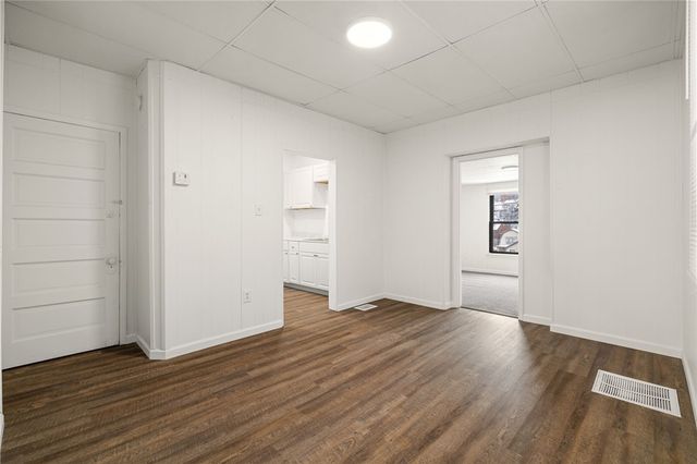 62 Maytide St, Carrick, PA 15227