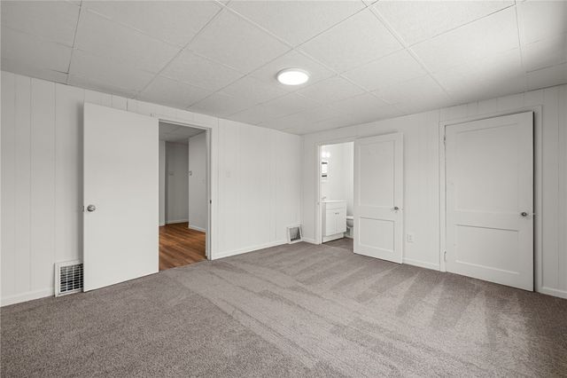 62 Maytide St, Carrick, PA 15227