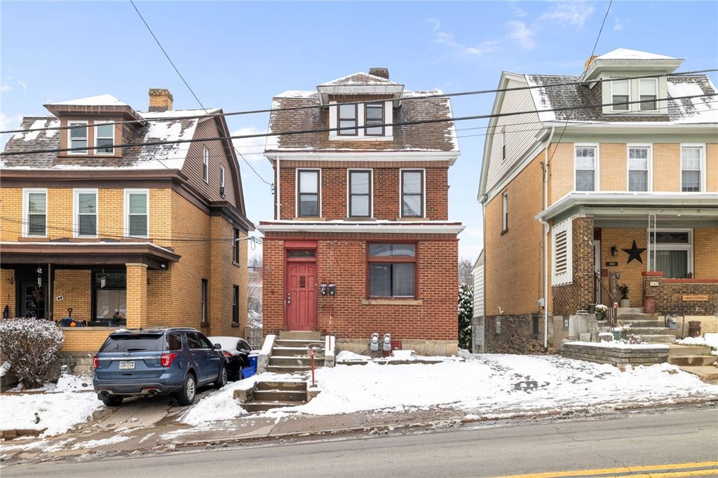 62 Maytide St, Carrick, PA 15227