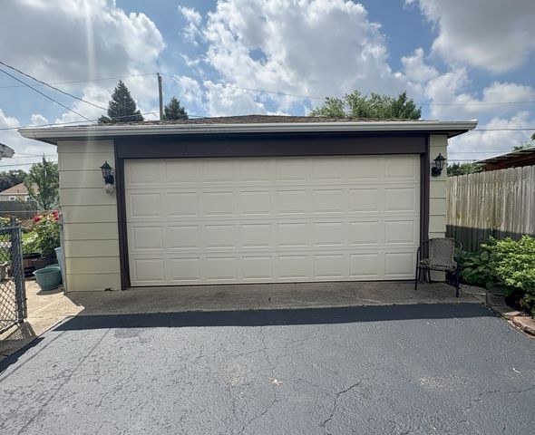 209 E Palmer Avenue, Northlake, IL 60164
