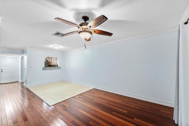 139 Sparrow 4b, Royal Palm Beach, FL 33411