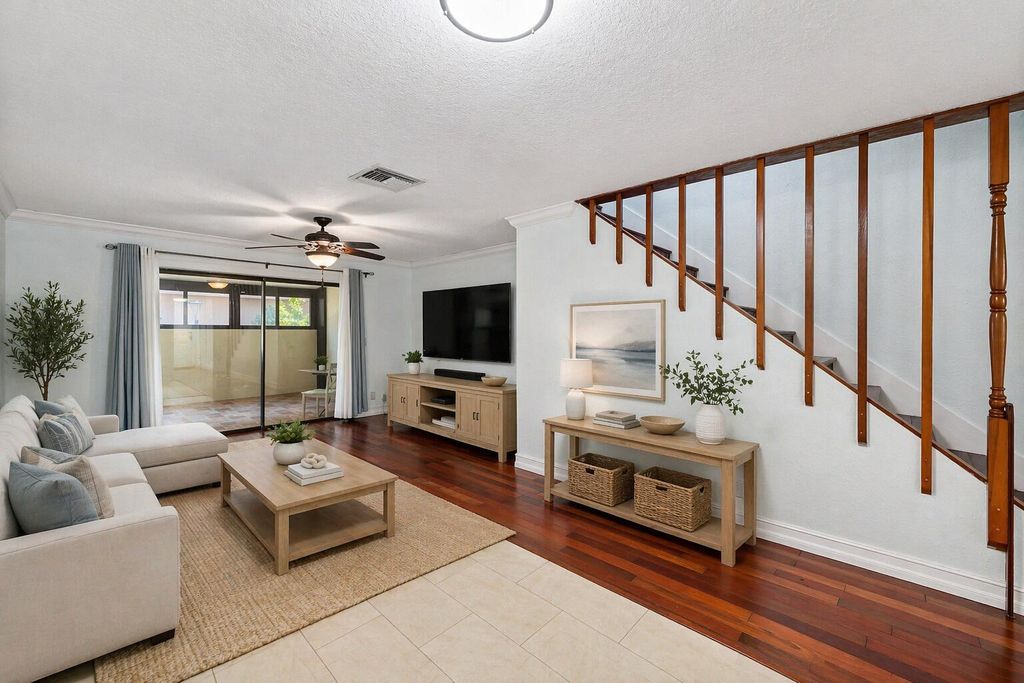 139 Sparrow 4b, Royal Palm Beach, FL 33411