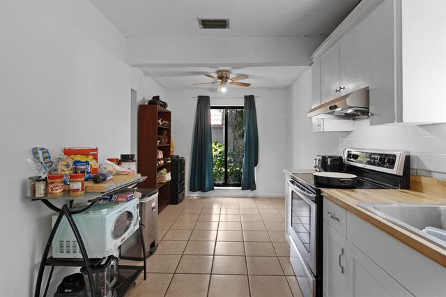 153 SE 7th Street G-1, Deerfield Beach, FL 33441