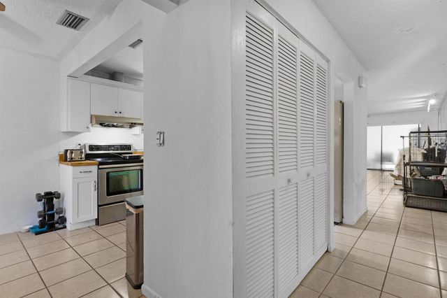 153 SE 7th Street G-1, Deerfield Beach, FL 33441