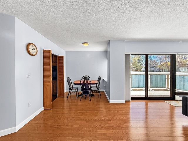 300 Lynn Shore Dr 203, Lynn, MA 01902