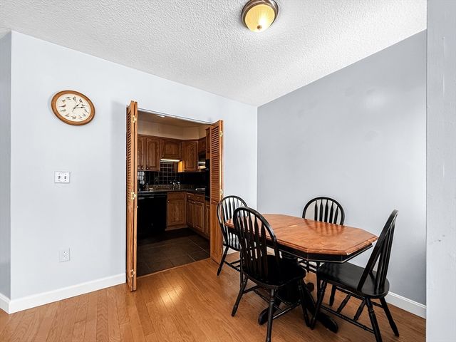300 Lynn Shore Dr 203, Lynn, MA 01902