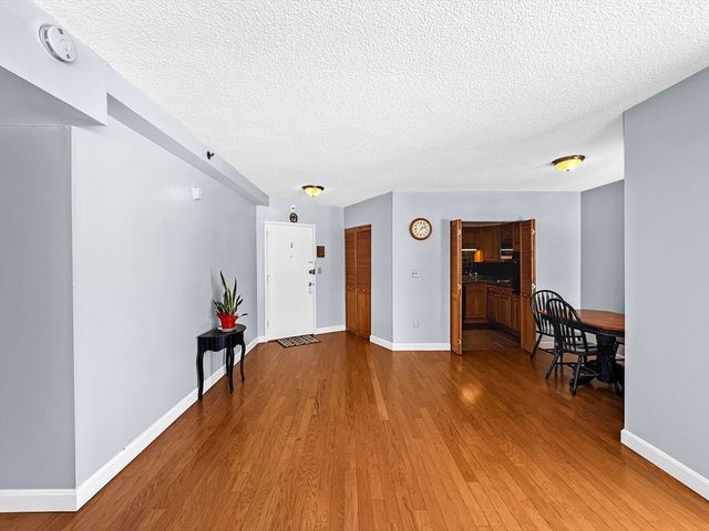 300 Lynn Shore Dr 203, Lynn, MA 01902