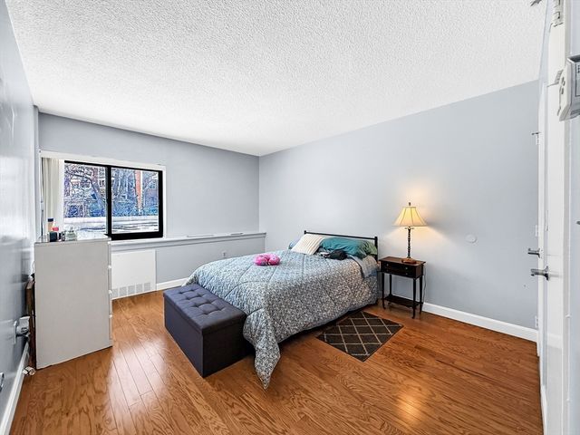 300 Lynn Shore Dr 203, Lynn, MA 01902