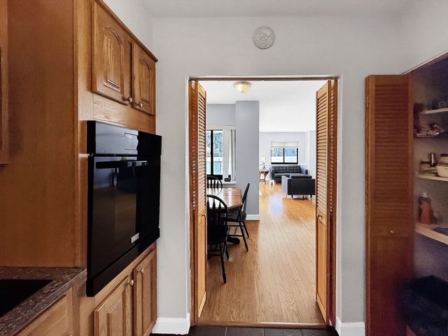300 Lynn Shore Dr 203, Lynn, MA 01902