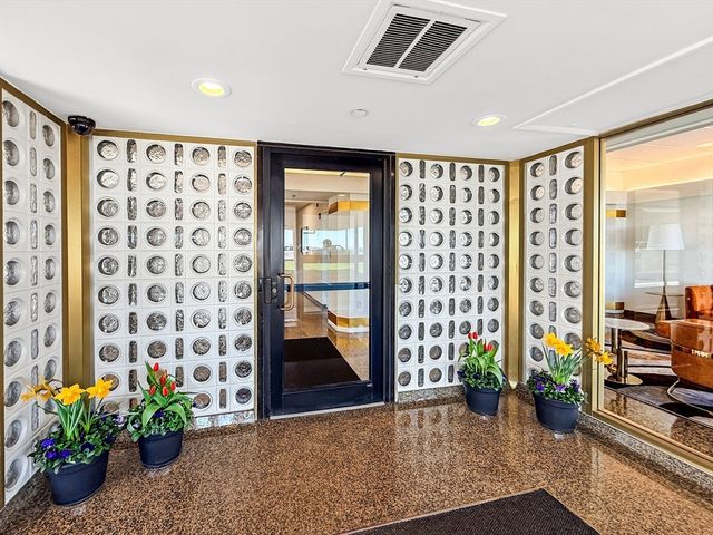 300 Lynn Shore Dr 203, Lynn, MA 01902