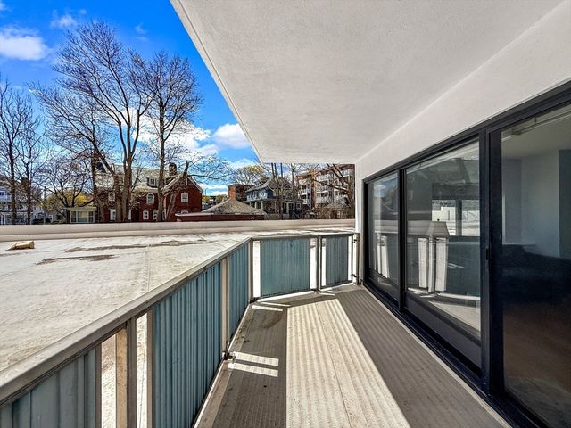 300 Lynn Shore Dr 203, Lynn, MA 01902