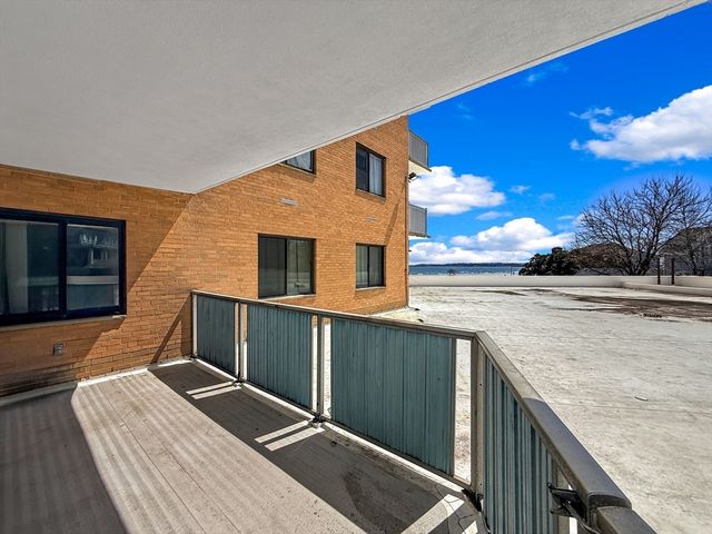 300 Lynn Shore Dr 203, Lynn, MA 01902