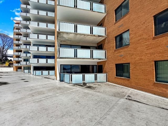 300 Lynn Shore Dr 203, Lynn, MA 01902