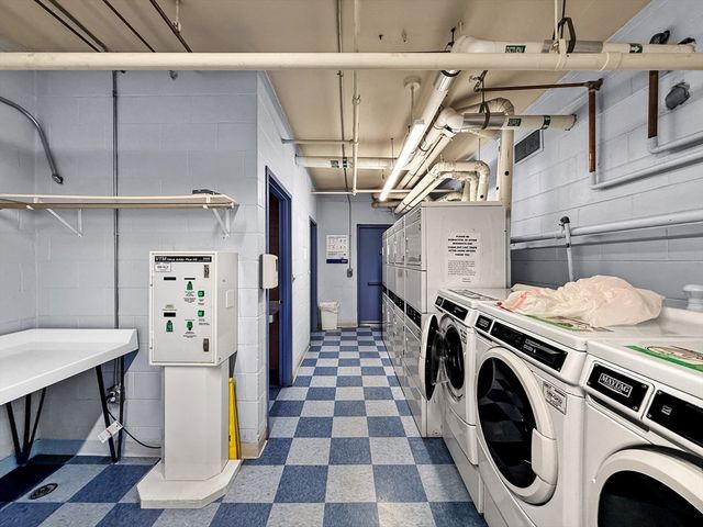 300 Lynn Shore Dr 203, Lynn, MA 01902