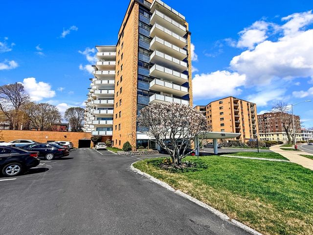 300 Lynn Shore Dr 203, Lynn, MA 01902