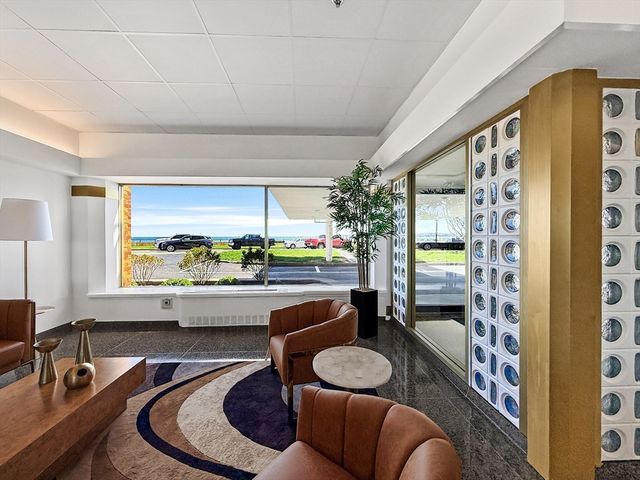 300 Lynn Shore Dr 203, Lynn, MA 01902