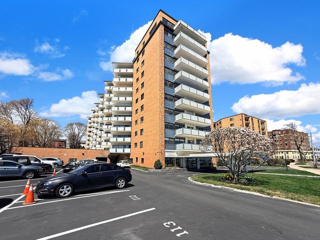 300 Lynn Shore Dr 203, Lynn, MA 01902