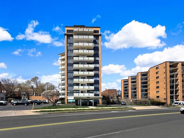 300 Lynn Shore Dr 203, Lynn, MA 01902