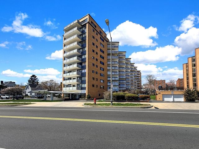 300 Lynn Shore Dr 203, Lynn, MA 01902
