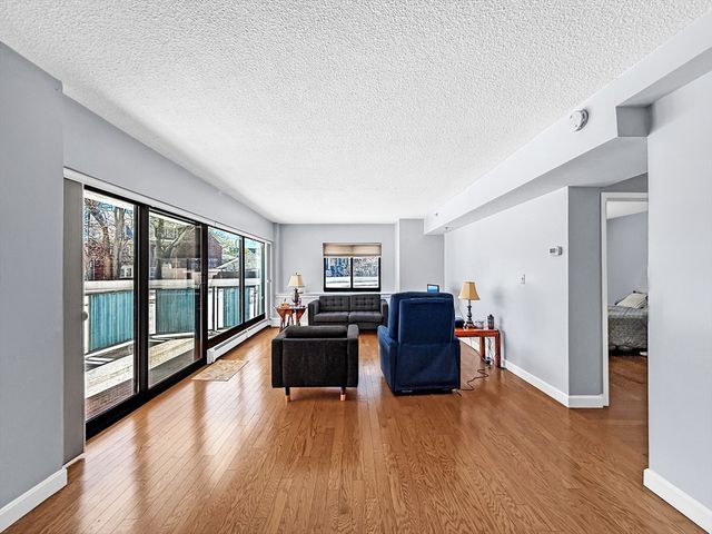 300 Lynn Shore Dr 203, Lynn, MA 01902