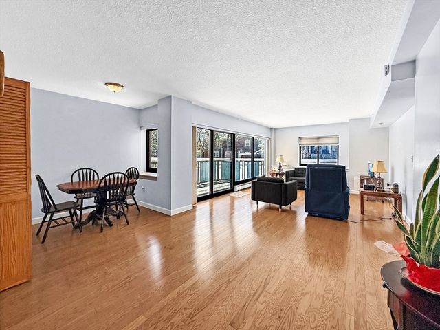 300 Lynn Shore Dr 203, Lynn, MA 01902