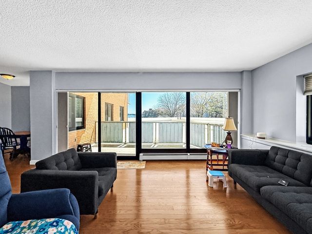 300 Lynn Shore Dr 203, Lynn, MA 01902