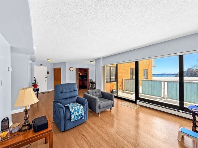 300 Lynn Shore Dr 203, Lynn, MA 01902