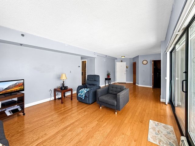 300 Lynn Shore Dr 203, Lynn, MA 01902