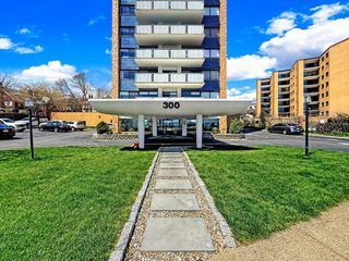 300 Lynn Shore Dr 203, Lynn, MA 01902