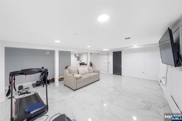 61-63 Keer, Newark, NJ 07112