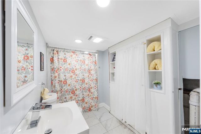 61-63 Keer, Newark, NJ 07112