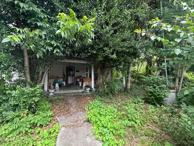 405 E Inskip Drive, Knoxville, TN 37912
