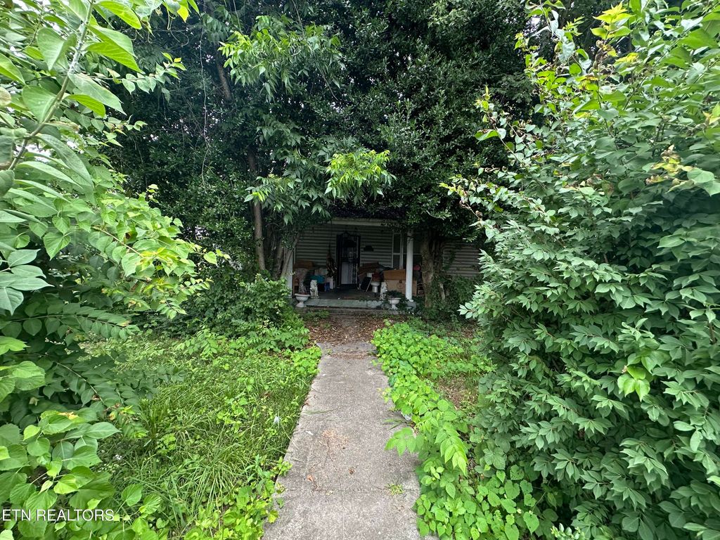 405 E Inskip Drive, Knoxville, TN 37912