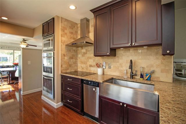 5335 8TH AVENUE N, St Petersburg, FL 33710