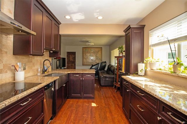 5335 8TH AVENUE N, St Petersburg, FL 33710