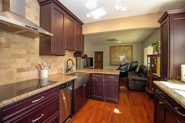 5335 8TH AVENUE N, St Petersburg, FL 33710