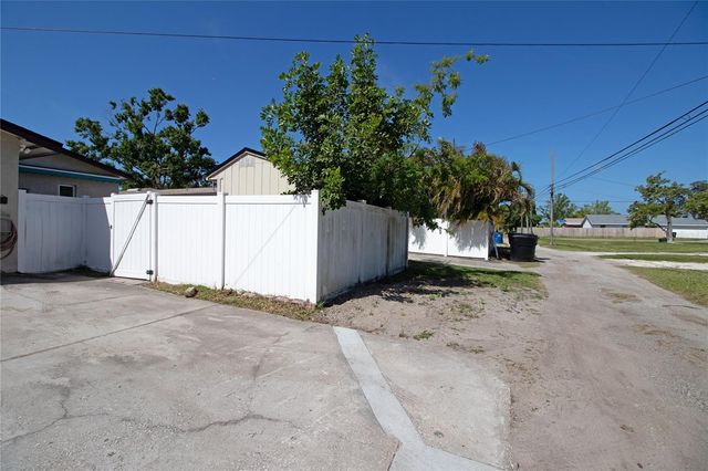 5335 8TH AVENUE N, St Petersburg, FL 33710